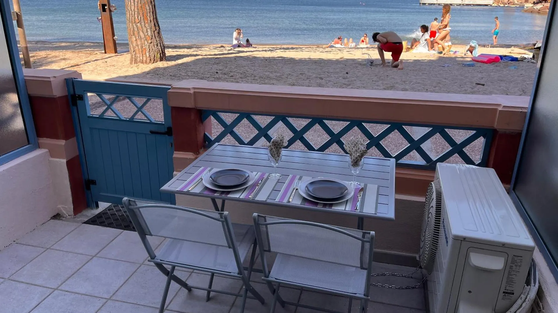 French Riviera 1 Bedroom On The Beach Facing Cannes Théoule-sur-Mer