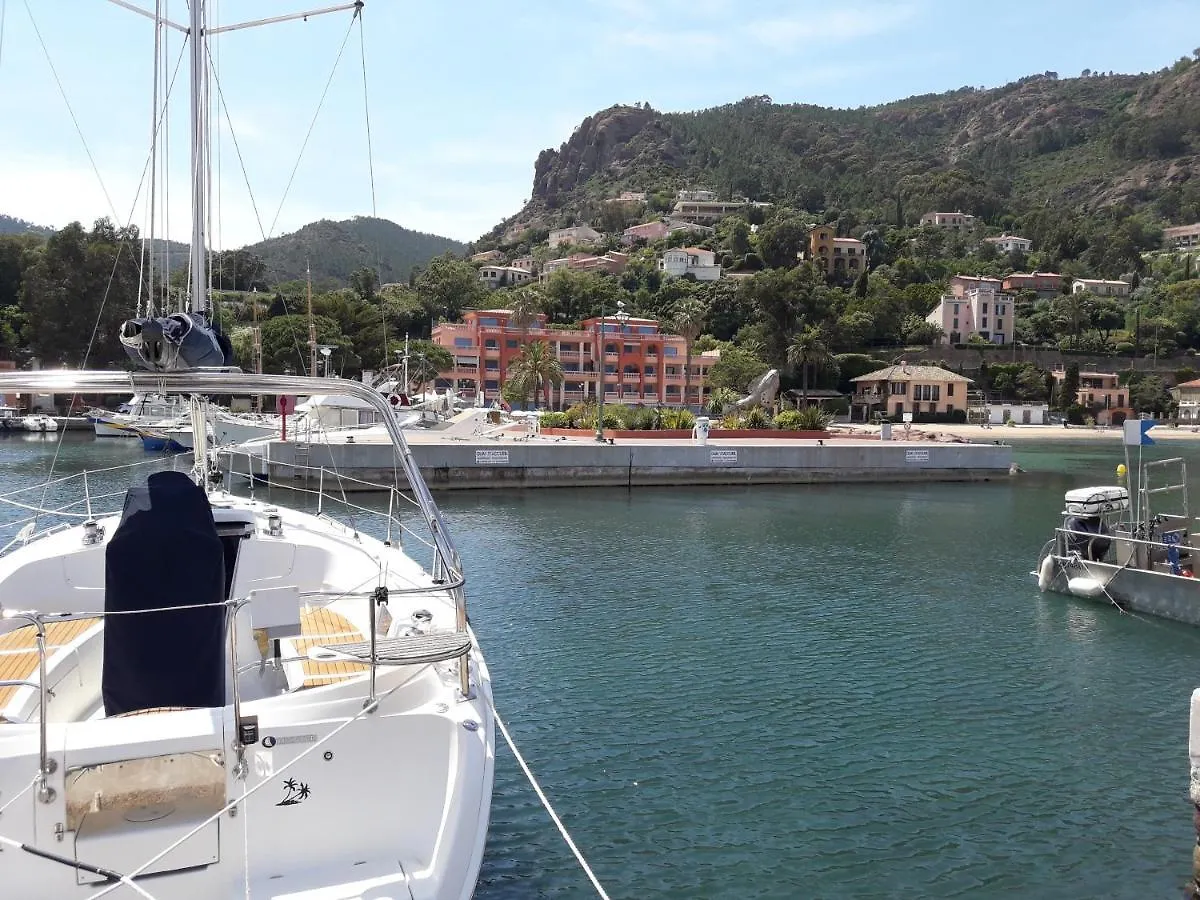 Appartement French Riviera 1 Bedroom On The Beach Facing Cannes Théoule-sur-Mer France